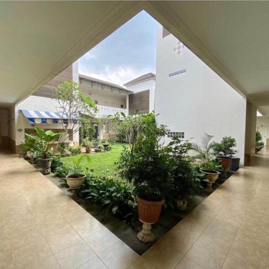 Hotel Roemah Moesi Medan Exterior foto