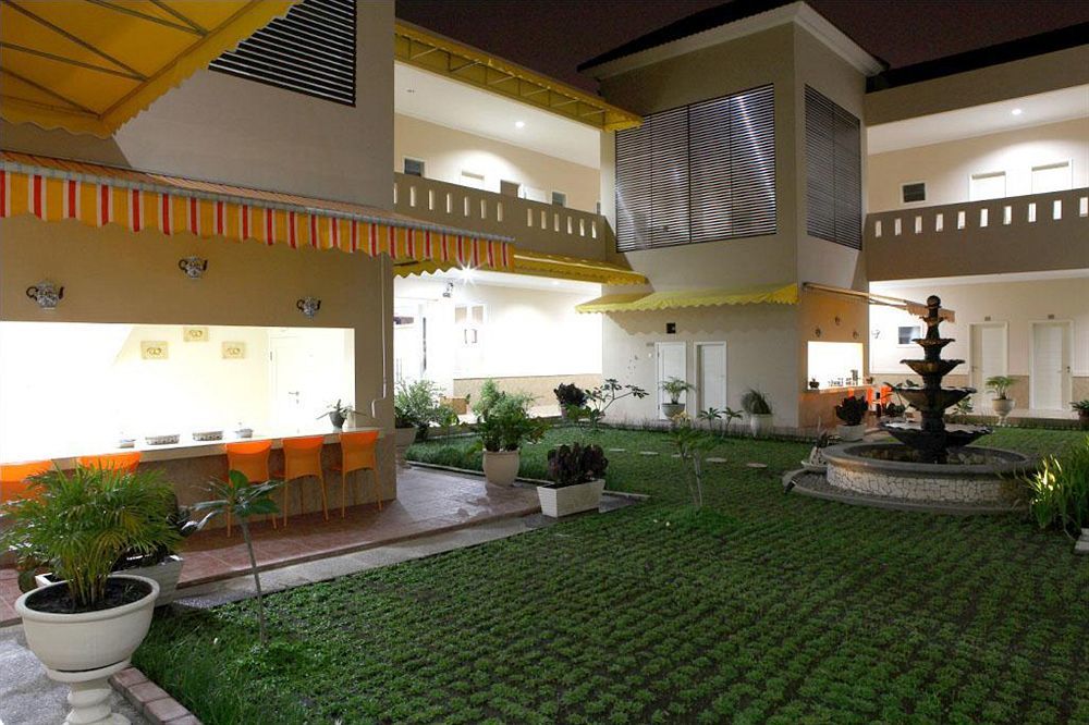 Hotel Roemah Moesi Medan Exterior foto