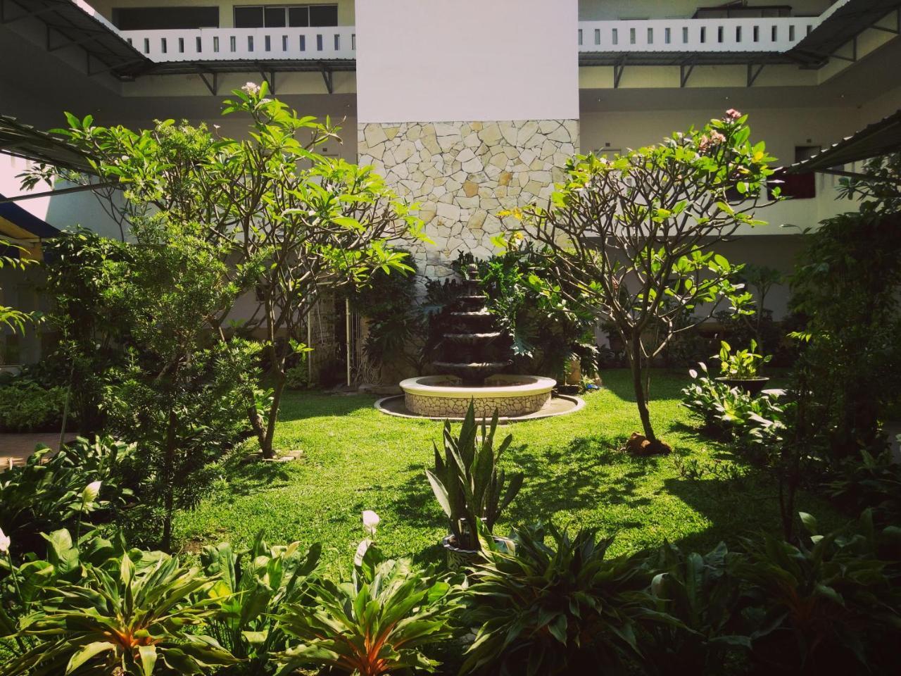 Hotel Roemah Moesi Medan Exterior foto