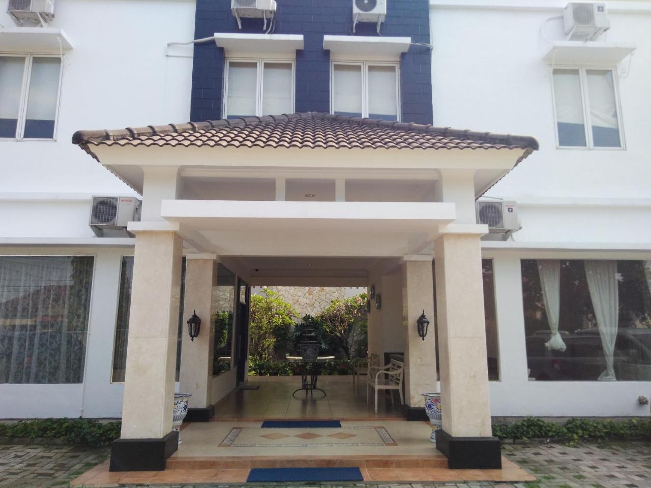 Hotel Roemah Moesi Medan Exterior foto